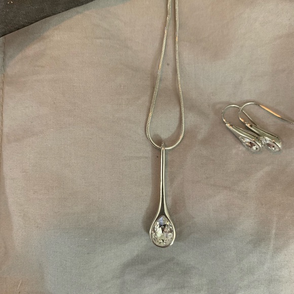 Mestige Crystal Drop Necklace and Earrings - Picture 2 of 5
